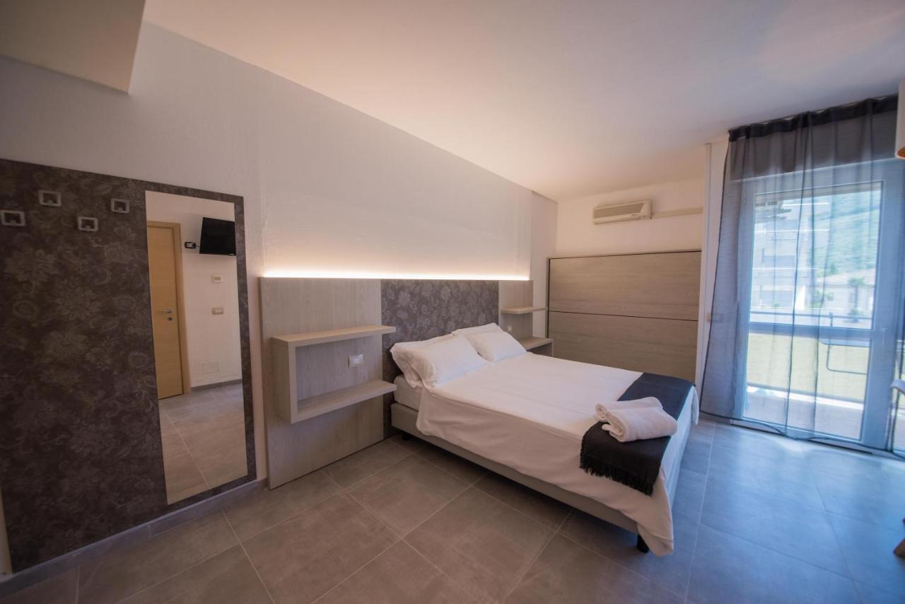 Residence Cristine Riva del Garda Exterior foto